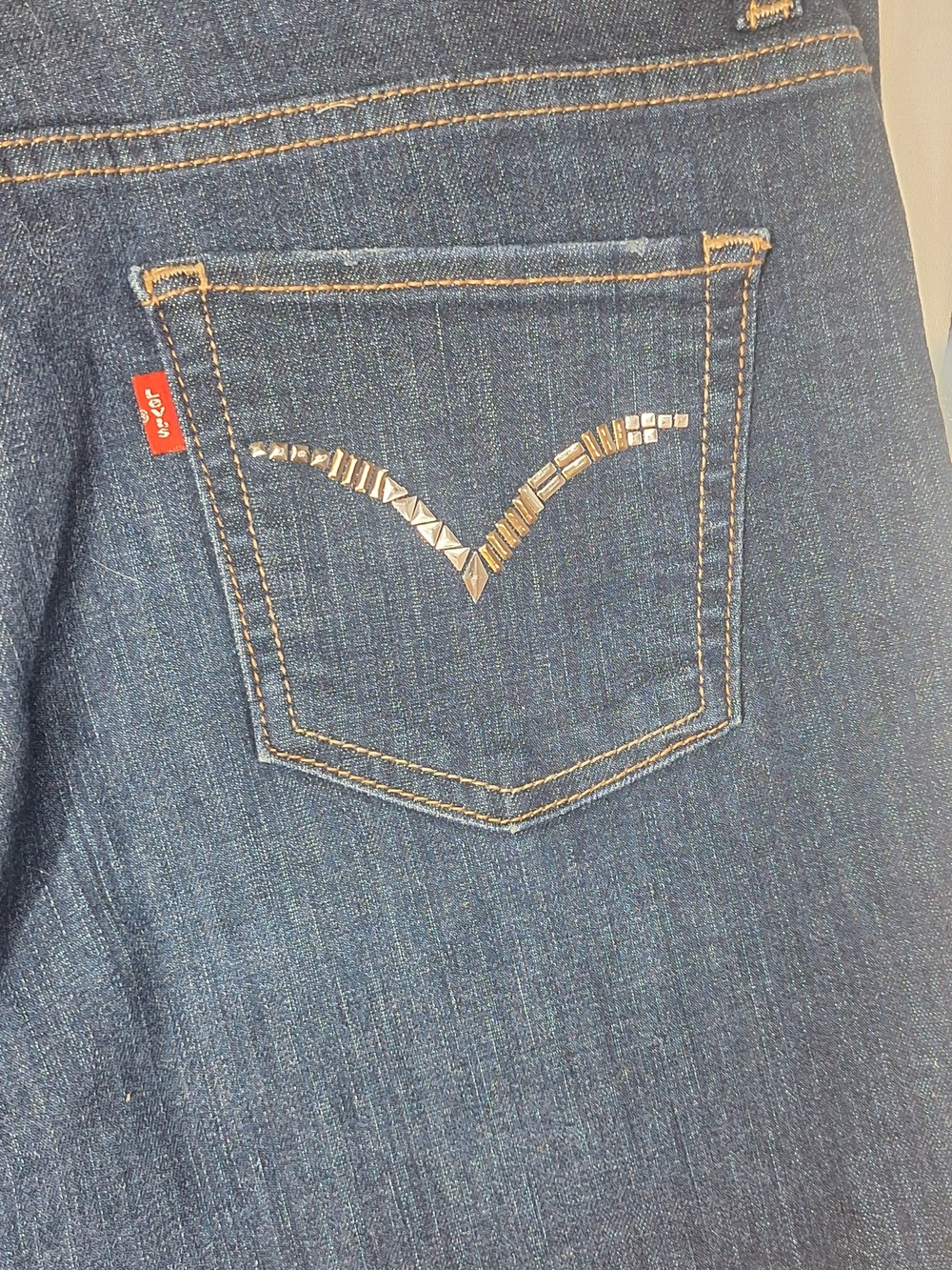 Levi’s 512 Perfectly Slimming Bootcut Dark Wash Embellished Pocket Jeans - Picture 9 of 10
